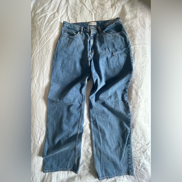 Abercrombie & Fitch High Rise Loose Jeans - Picture 3 of 3
